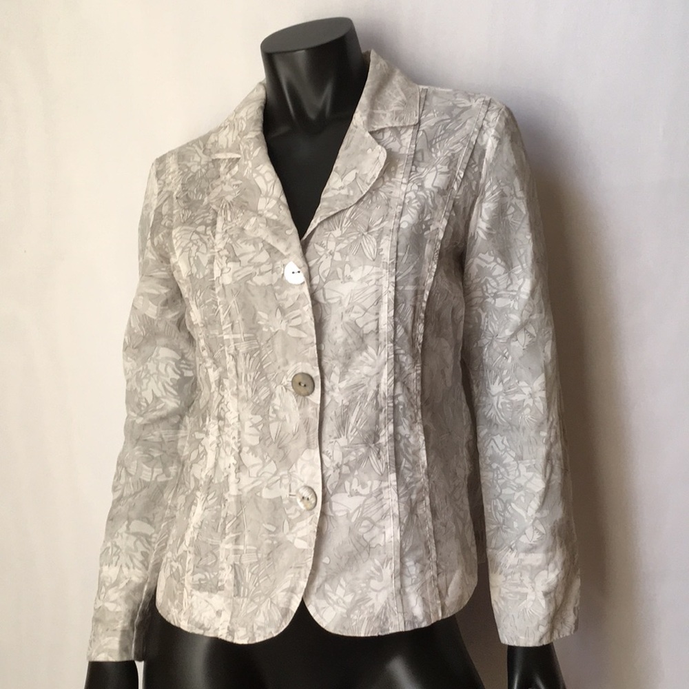 CHICO’S BLACK & WHITE FLORAL 3 BTN JACKET SIZE 1